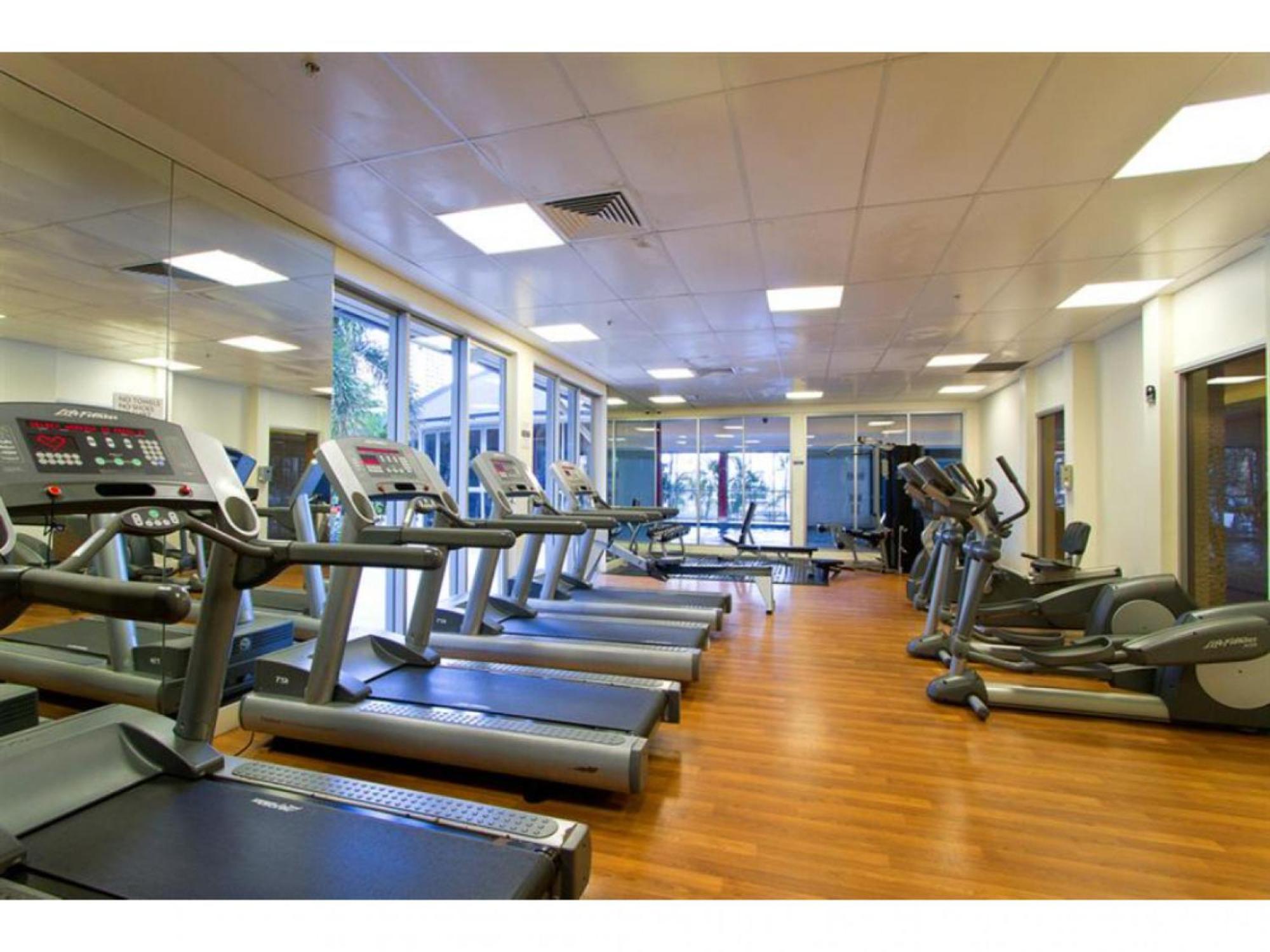 Beachside 2-bed With Parking, Pools, Spa, Gym, Bbq Apartment *
