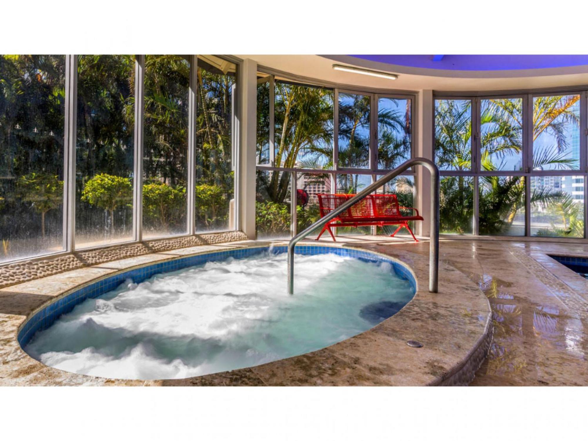 Beachside 2-bed With Parking, Pools, Spa, Gym, Bbq Apartment