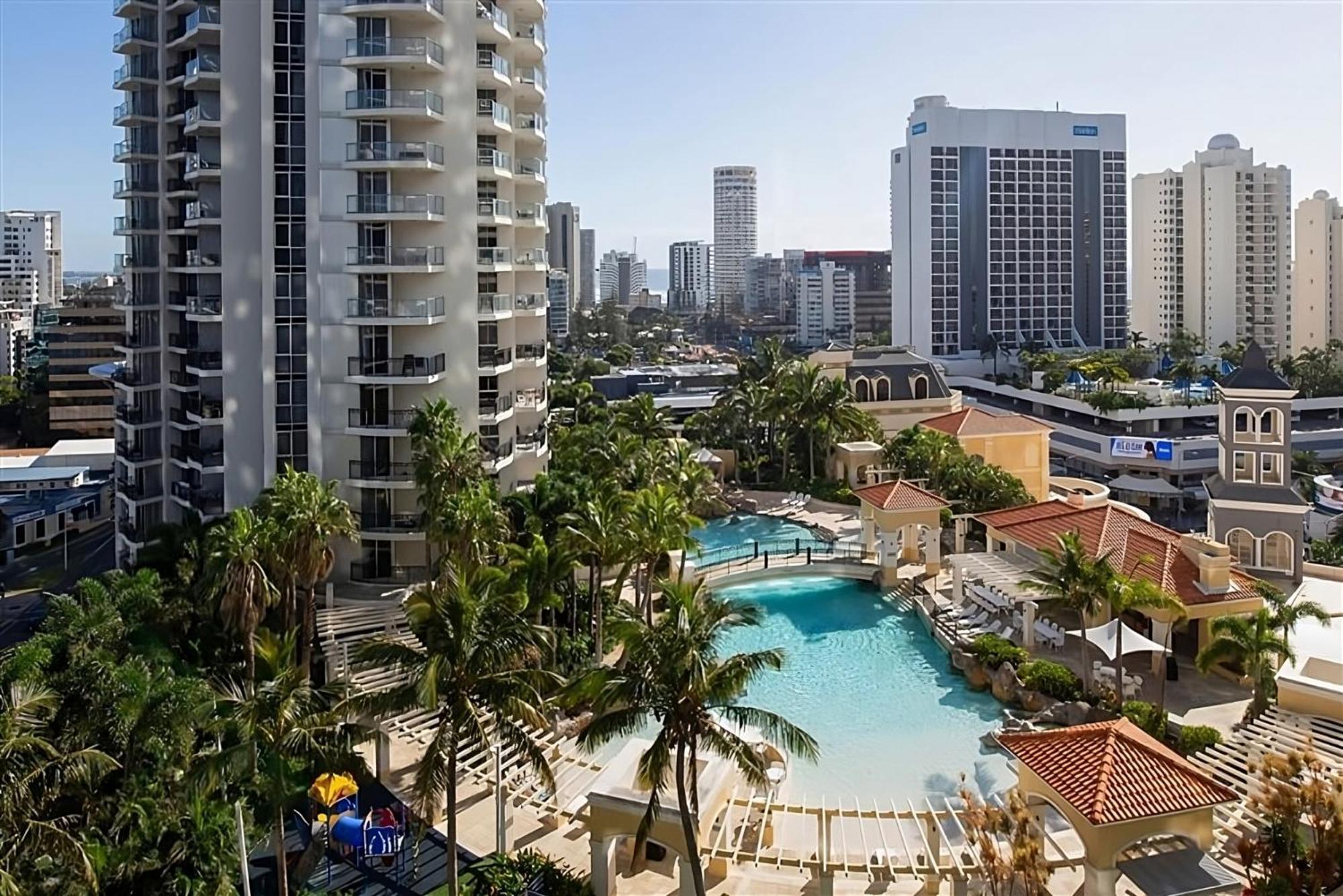 Apartment Beachside 2-bed With Parking, Pools, Spa, Gym, Bbq Gold Coast