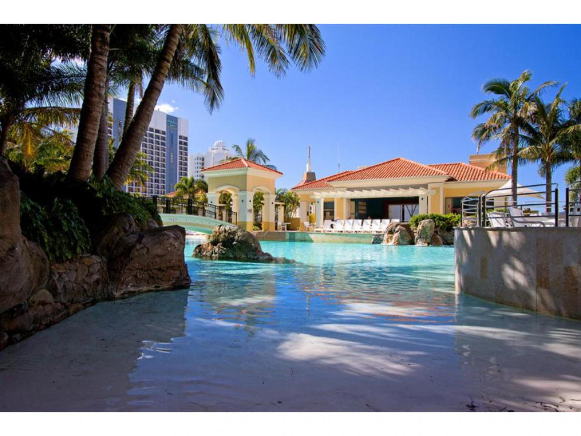 Beachside 2-bed With Parking, Pools, Spa, Gym, Bbq