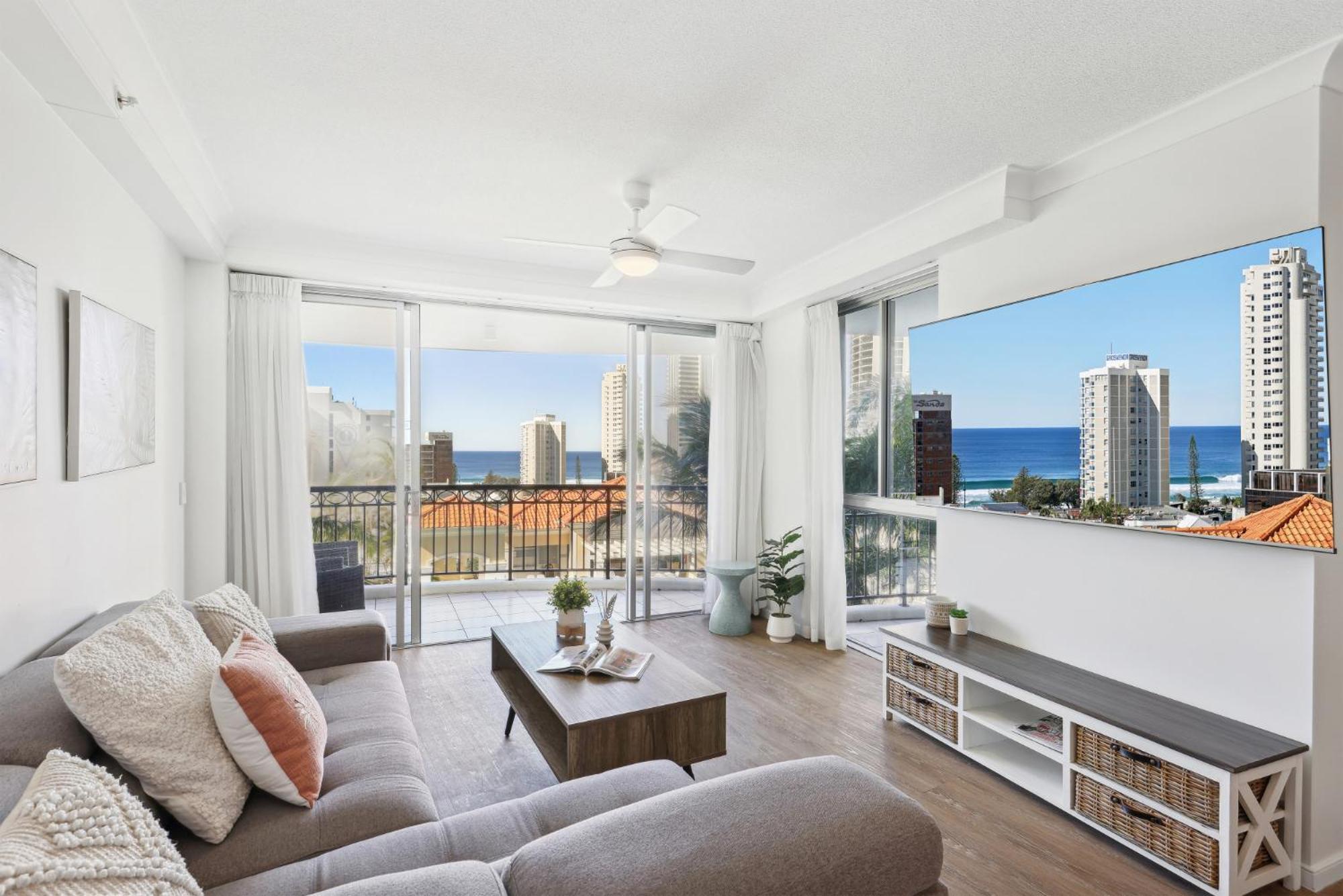 Apartment Beachside 2-bed With Parking, Pools, Spa, Gym, Bbq *